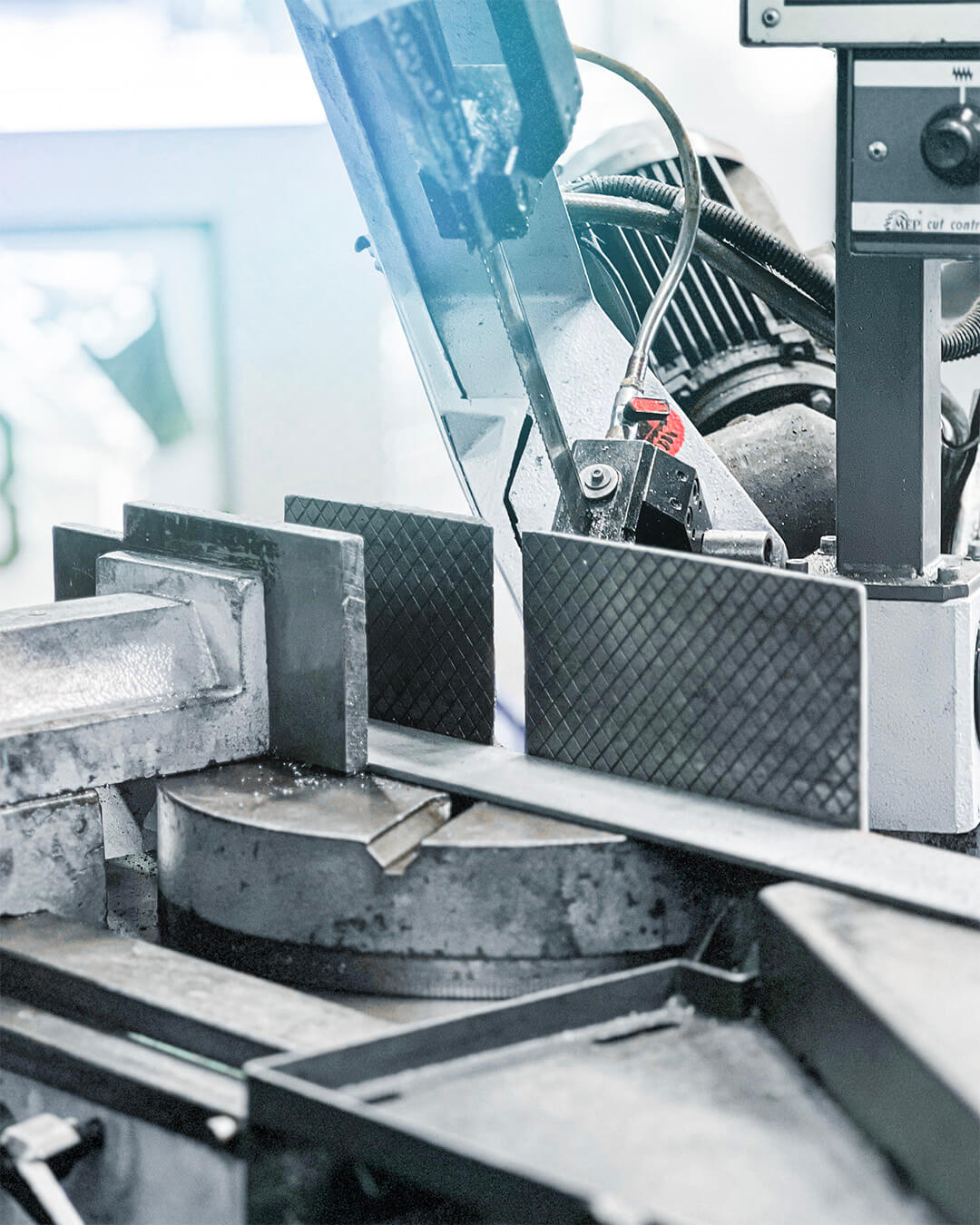 flachprofil zuschnitt mit säge